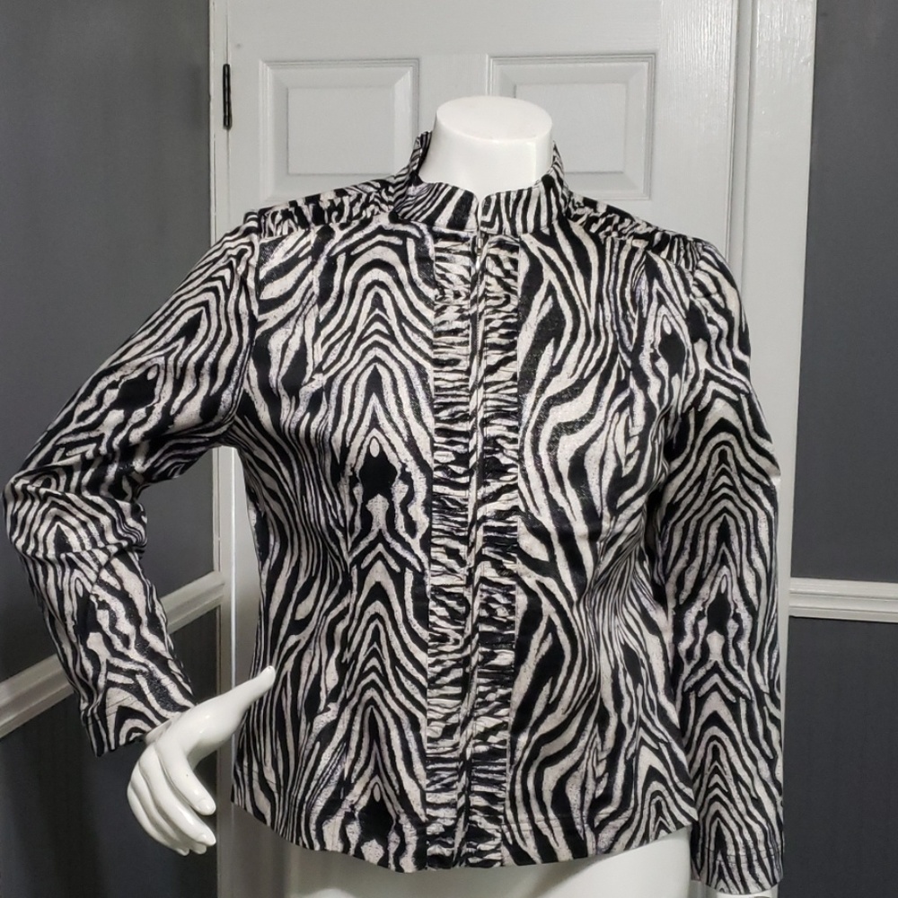 CHICO'S LIGHT BLAZER/JACKET.
